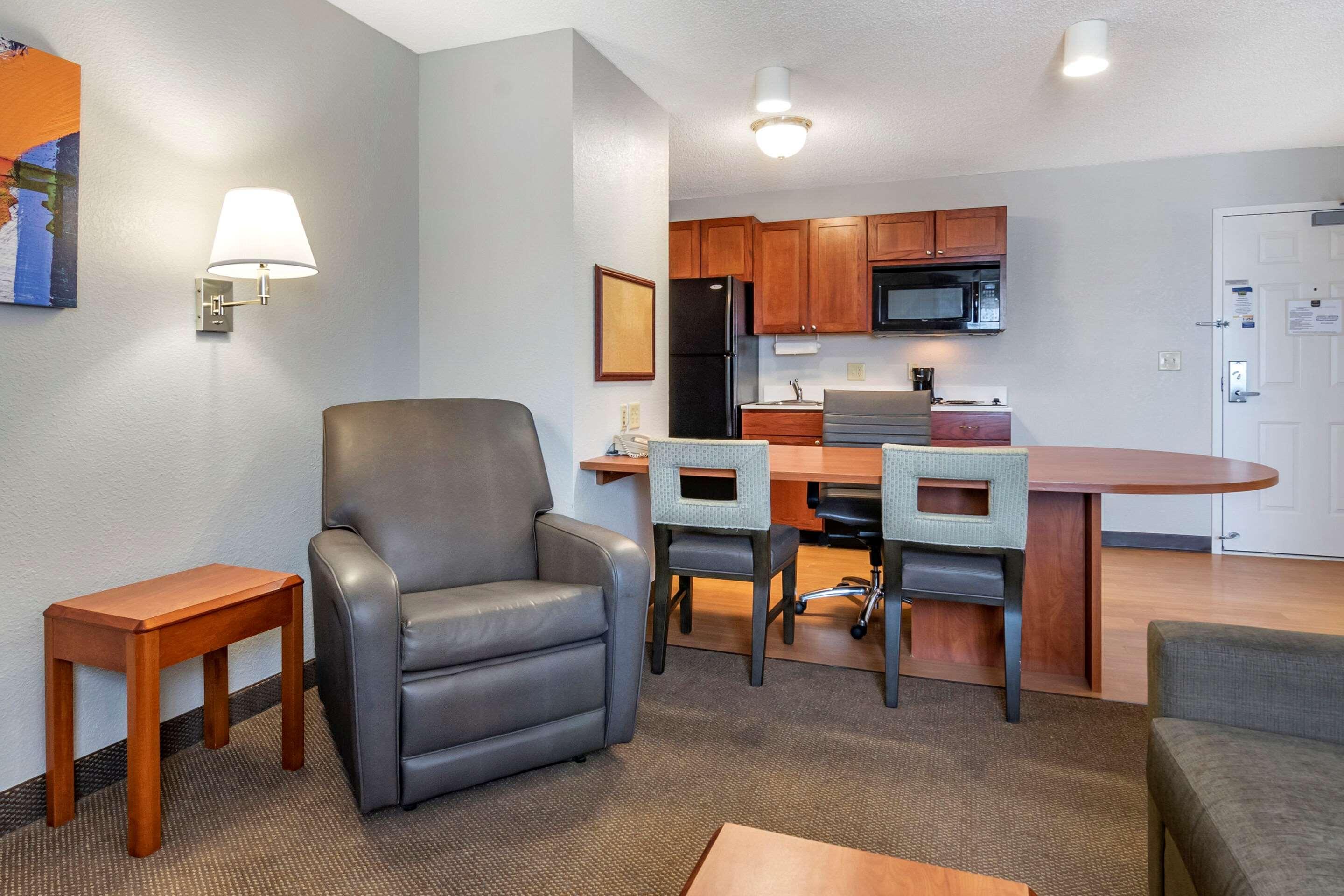 Mainstay Suites אמפוריה מראה חיצוני תמונה
