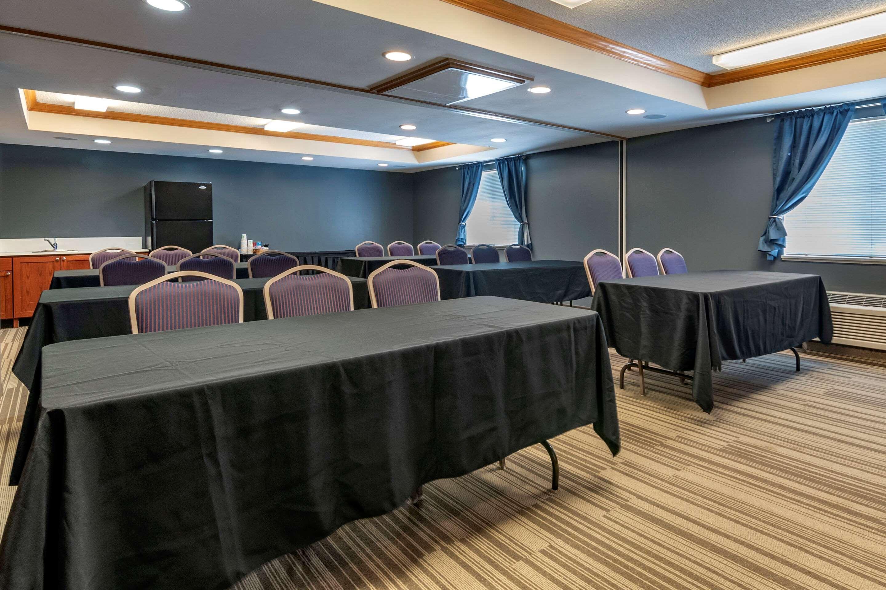 Mainstay Suites אמפוריה מראה חיצוני תמונה
