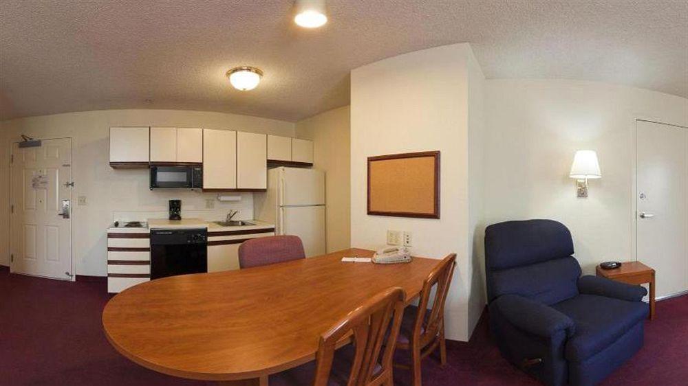 Mainstay Suites אמפוריה מראה חיצוני תמונה